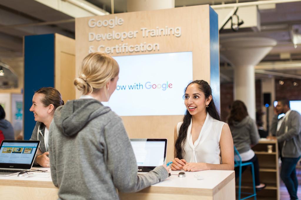 Introduce your class to Anjali Chadha. She's the 15-year-old entrepreneur who founded Empowered to help young women gain tech skills and work with local businesses. Anjali joined #GrowWithGoogle in #Louisville to share her story → goo.gl/epxsoA