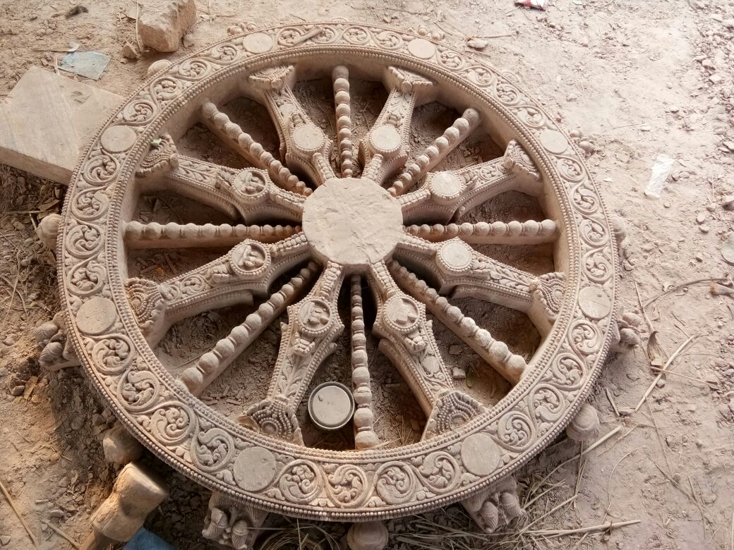 CraftsOdisha's tweet photo. Konark Wheel Stone designed by our artist. #SandStone #craftsodisha #stonestatue #stonesculpture #gardendecor #gardensculpture #blackstonestatue #outdoordecor #outdoorstatue #cottage #firmhouse #villa #appartment #interiordecorator #Buddha #Sandstonestatue #soapstonestatue . https://t.co/OvSJPTefec