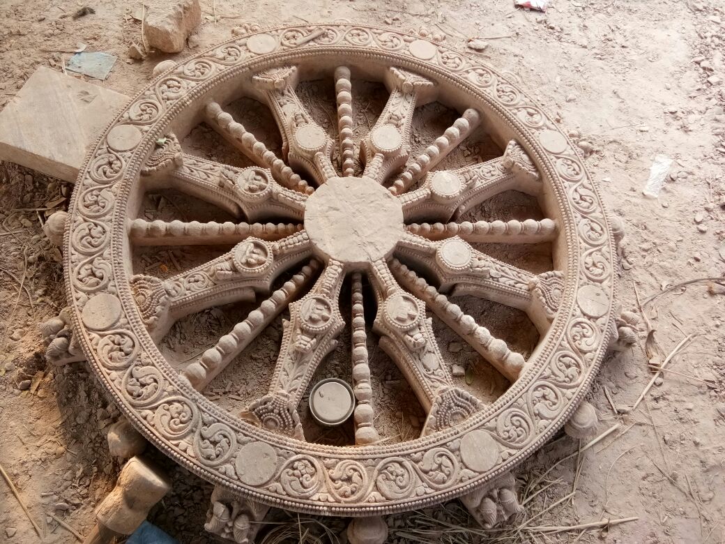 CraftsOdisha's tweet photo. Konark Wheel Stone designed by our artist. #SandStone #craftsodisha #stonestatue #stonesculpture #gardendecor #gardensculpture #blackstonestatue #outdoordecor #outdoorstatue #cottage #firmhouse #villa #appartment #interiordecorator #Buddha #Sandstonestatue #soapstonestatue . https://t.co/OvSJPTefec