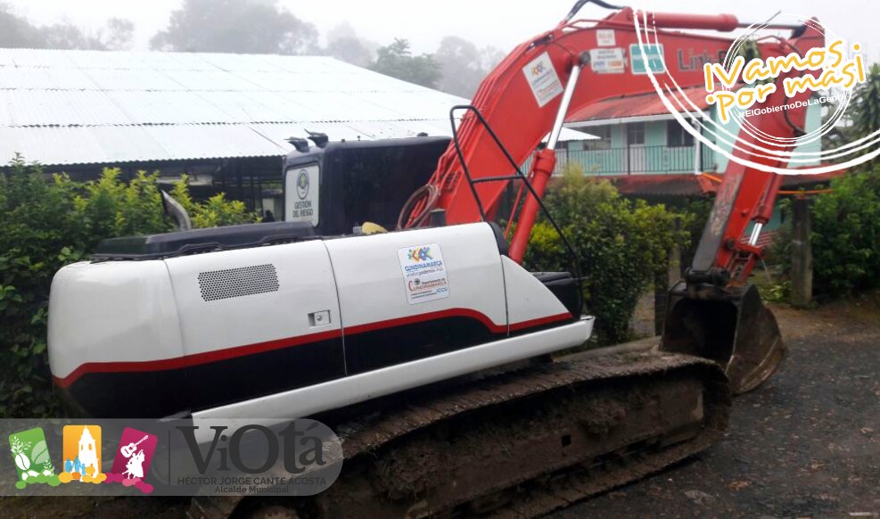 AlcaldiadeViota's tweet photo. 🌧👷 / Gracias señor gobernador por atender nuevamente a nuestra gestión a favor de los Viotunos

#AEstaHora recibimos la Retroexcavadora de Oruga del #ICCU en cabeza de su gerente la Ing. Nancy Valbuena Ramos y el gobernador Jorge Emilio Rey Ángel 

#ViotáPrevieneElRiesgo✔. https://t.co/0BigrTPSvT