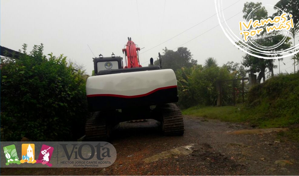 AlcaldiadeViota's tweet photo. 🌧👷 / Gracias señor gobernador por atender nuevamente a nuestra gestión a favor de los Viotunos

#AEstaHora recibimos la Retroexcavadora de Oruga del #ICCU en cabeza de su gerente la Ing. Nancy Valbuena Ramos y el gobernador Jorge Emilio Rey Ángel 

#ViotáPrevieneElRiesgo✔. https://t.co/0BigrTPSvT