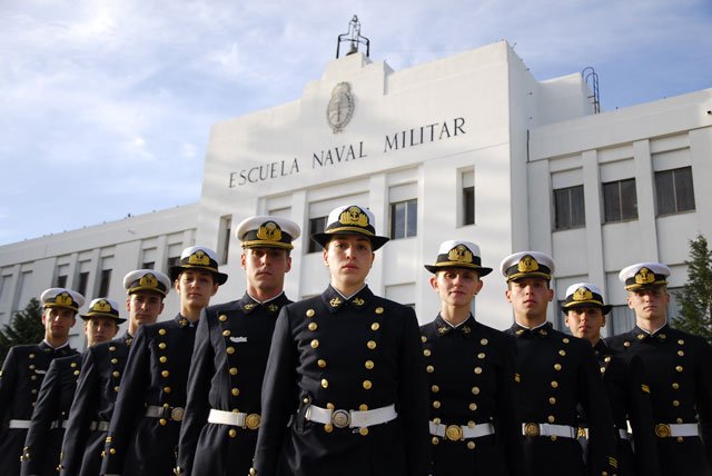 Armada_Arg's tweet photo. Se encuentra abierta la inscripción para el ingreso a la Escuela Naval Militar para la carrera de oficiales para el Cuerpo Comando e Intendencia. Más información en https://t.co/xKdiQWI9b7 https://t.co/z4mo3mfdMi