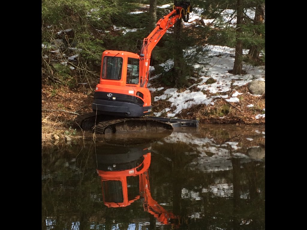 TerrainMulti's tweet image. Reflections .....😎 #kubota #engcon #treeshear