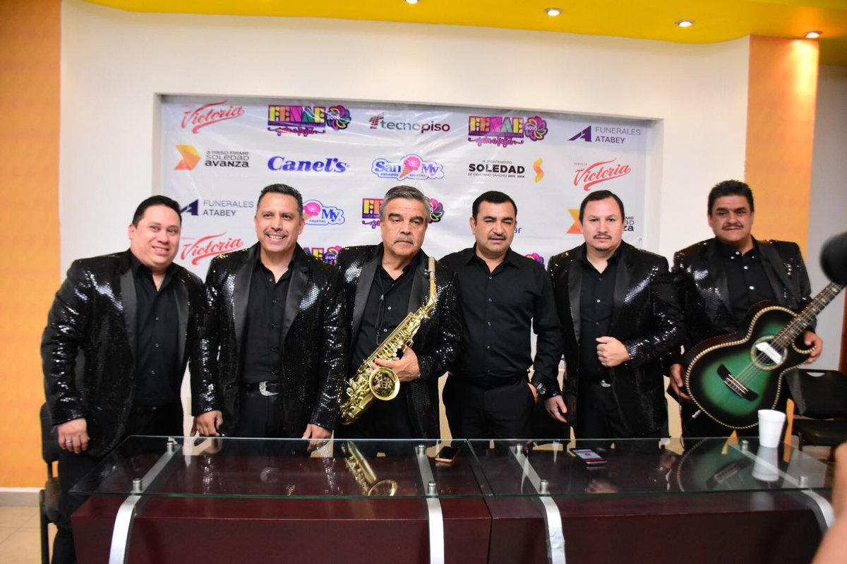 codigosanluisi's tweet photo. Sentimental y emotivo concierto ofreció @ConjPrimOficial a los soledenses #Fenae2018 https://t.co/2QhI9nNPVp https://t.co/5FmsHJSIFs