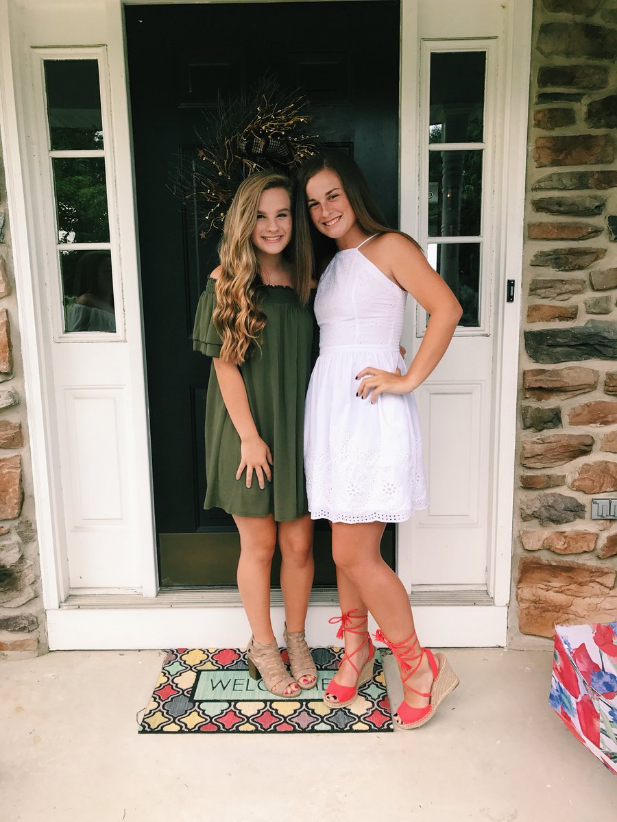 averydruck's tweet photo. happy birthday hope you have the best day love you so much❤️❤️ @linds_reightler https://t.co/0hf9Nho6lr