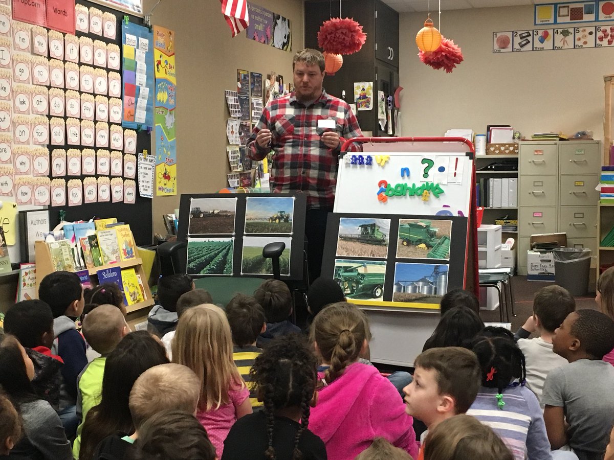 mrsfrederickSFE's tweet photo. Career day fun with a farmer and @Waynetwpfire 😃#wearewayne #stoutfieldgood https://t.co/amZA1Nhqjo