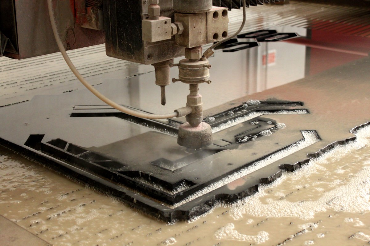 Intermarmor_'s tweet image. A day of work in our Waterjet facilities. 
#Weareintermarmor