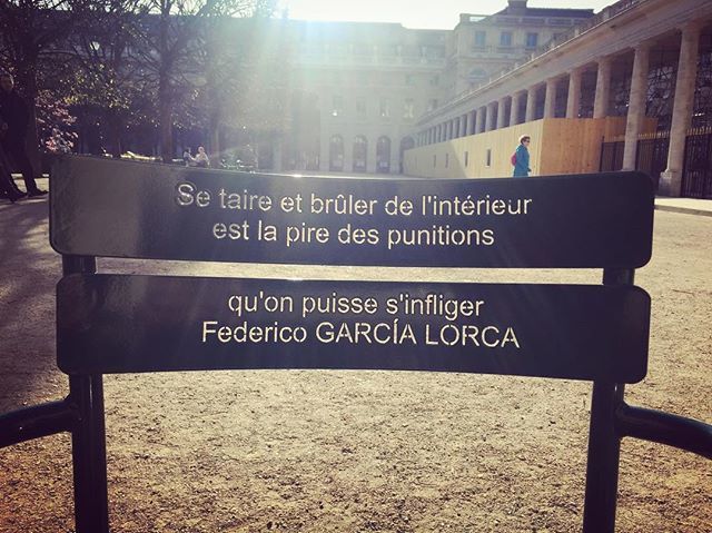 Oceane_wanders's tweet photo. Pensées creusées dans nos dos.

#paris #city #travel #picoftheday #photo #quote #chair #thoughts #sun #sunrays #french #beautiful https://t.co/lgnsVFTKIR