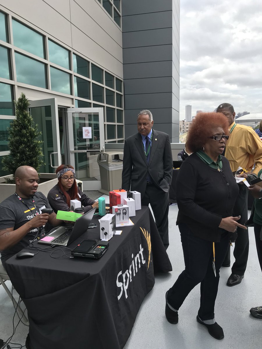 SprintDiscounts's tweet photo. Sprint is hosting an employee appreciation day for the hard working employees of the Orleans Parish Sheriffs Association! Thank you @SheriffGusman for everything you and your team does.@TChaplow @JanGeld @RickUrias @SprintSouth https://t.co/mtJFX9hCru