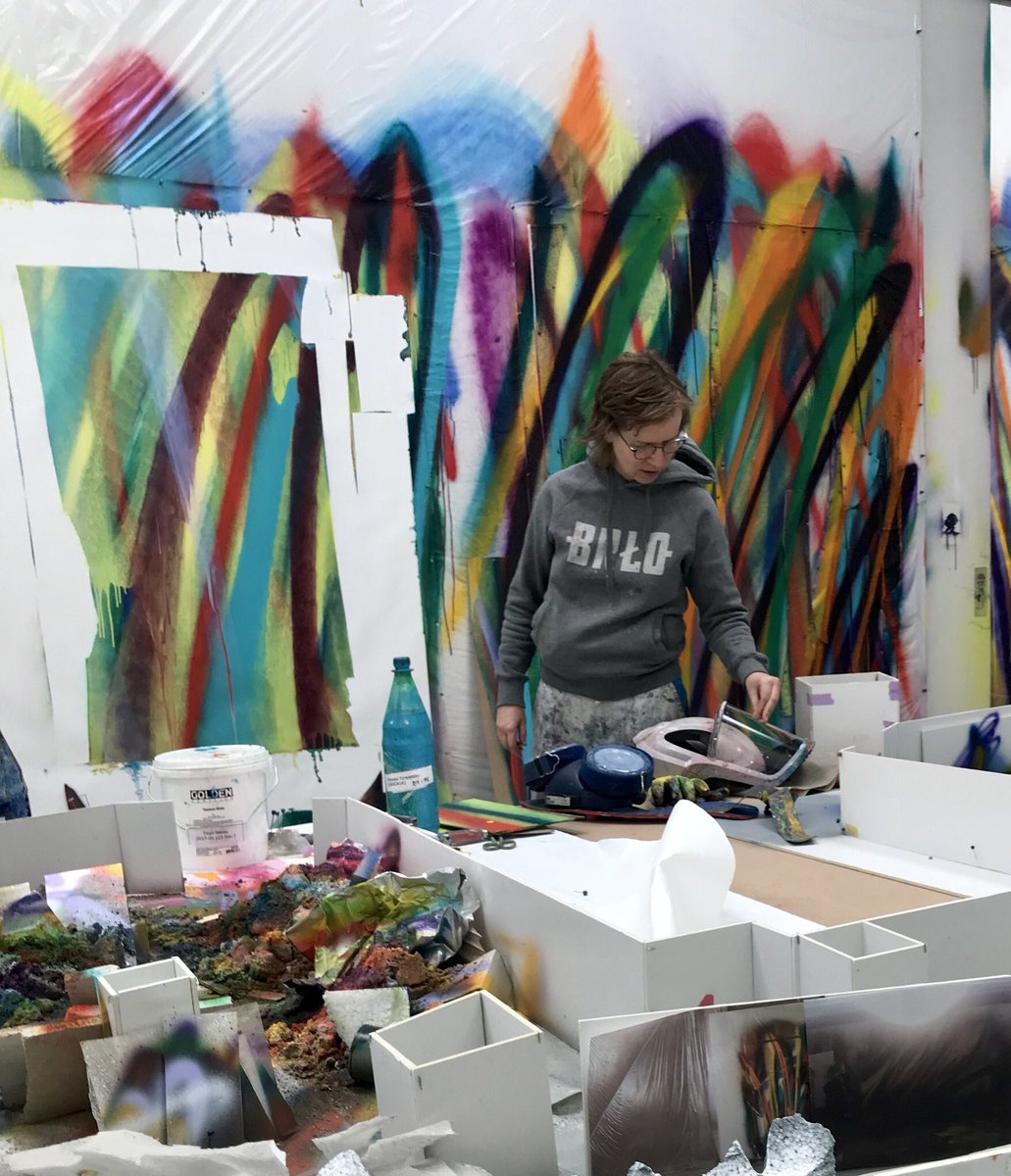 AA_Kultur's tweet photo. Heute beginnt das Wochenende bei Katharina Grosse im Atelier... https://t.co/wW5KrUL86R