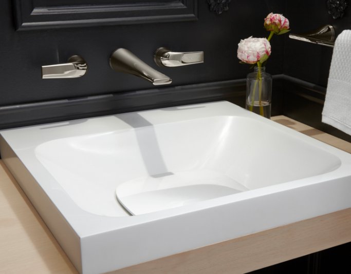DXV's tweet photo. Modular love! @JanaDonohoe credits the flexibility and modularity of the new #DXVModulus line as an easy choice for smaller #bathrooms. Read more: https://t.co/ejvtxx5Lut #BlogTourKBIS https://t.co/FKL7NqaJGJ