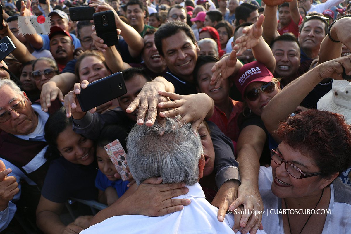 #LaDiaria #MéxicoEnImágenes | Gran furor provoca Andrés Manuel López Obrador, candidato de la coalición: "Juntos Haremos Historia", a la presidencia de la república, quien se reunió con militantes de estos partidos en Tamaulipas. Conoce más aquí: bit.ly/2ioR2zN