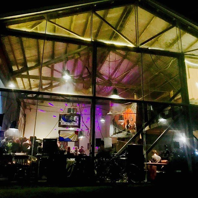 JShedWA's tweet image. Friday night music back on after Easter break, lovely night ift.tt/2q8CWD8