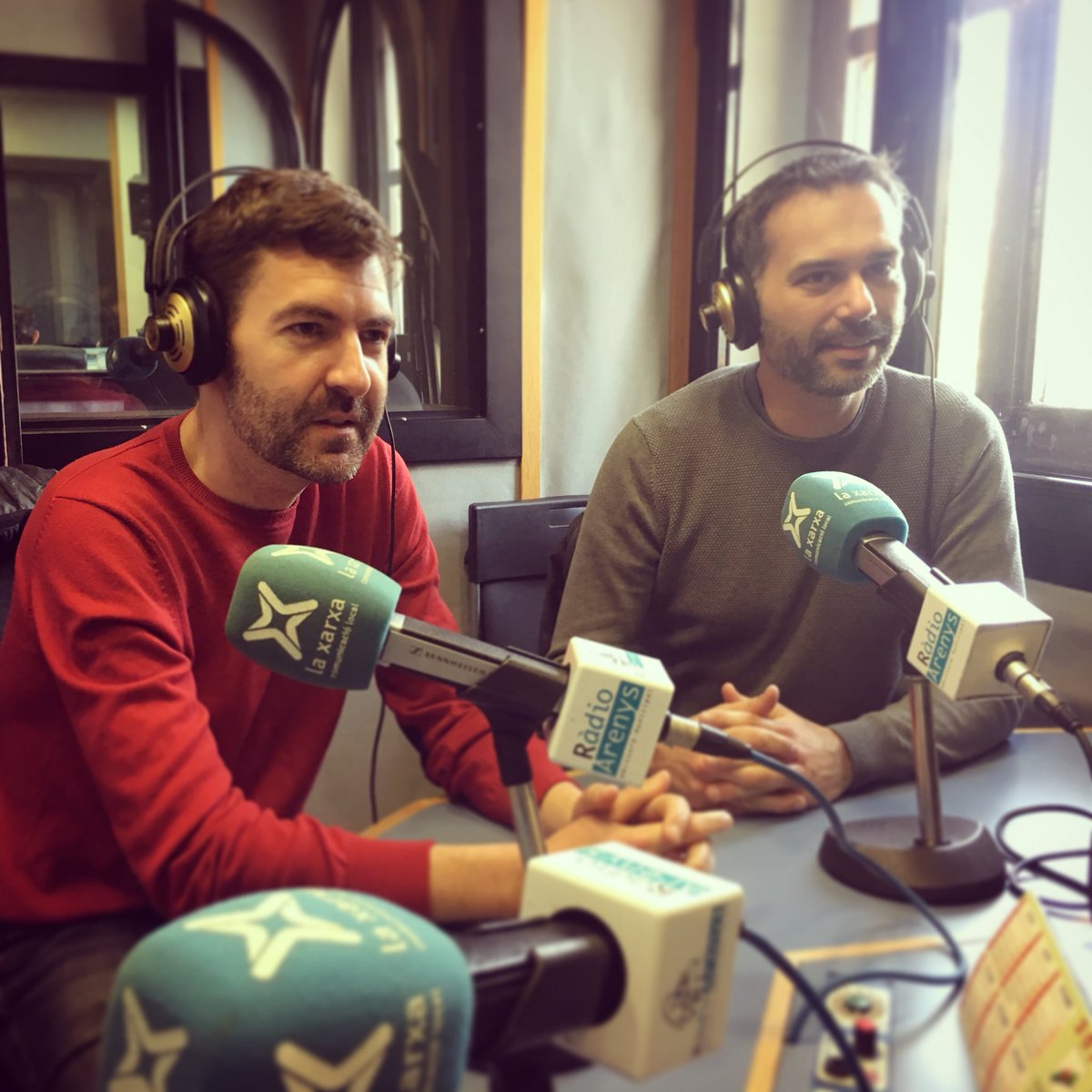 invedars's tweet photo. Hoy lo pasamos muy bien en la radio hablando del nuevo @bigbang13_7 en @HoraLudica con los autores @jetep y @pinilano :D https://t.co/TiwgQWsgPY