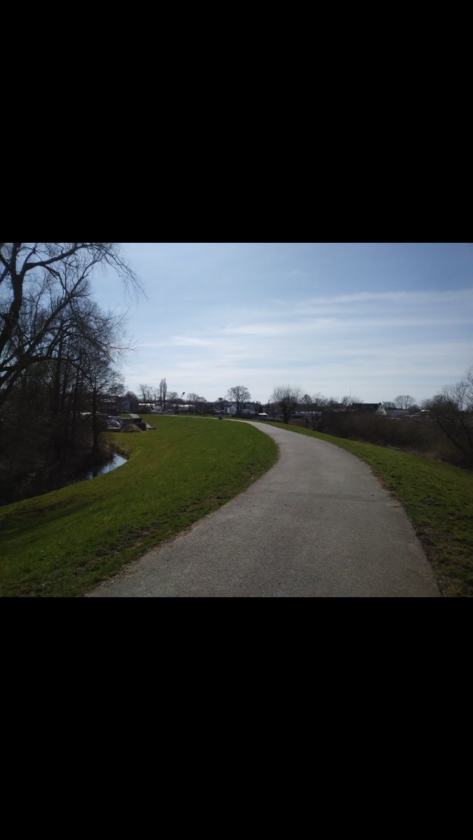 _LeMoog_'s tweet image. So, I just returned home after 40km of bicycling. Not sure whether I&apos;ll be able to walk next week ... ^^
At any rate I&apos;ll hurry to take a warm bath now. 
:
#springproblems