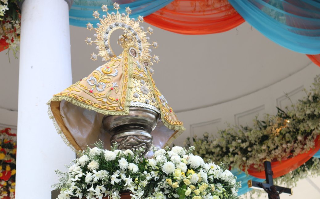jayborazon's tweet photo. 29. I got to take closeup pictures of Ina @/55mm (kitlens)
Kapal ng mukha po. Kasabay ko CEPPIO, Archdiocese of Caceres na photogs, etc.
Ako lang ata yung below 20 years old sa loob. #nakalusot https://t.co/IBRXgkaaod