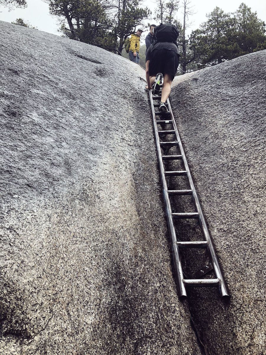 emilyjeanbriggs's tweet image. Nothing beats a hike for getting to know people and what they’re all about. Shoutout to @ventureweb for hosting—and for bringing us chocolate and toques! #CIMC2018