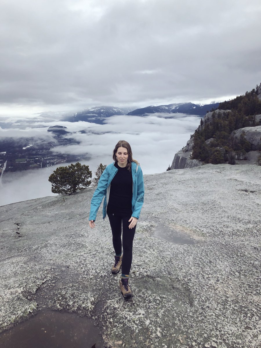 emilyjeanbriggs's tweet image. Nothing beats a hike for getting to know people and what they’re all about. Shoutout to @ventureweb for hosting—and for bringing us chocolate and toques! #CIMC2018