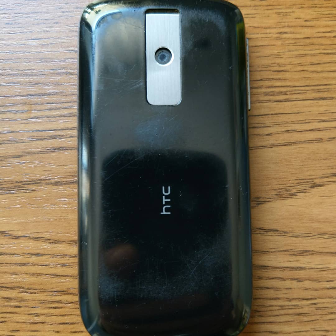 sardroid's tweet photo. Mój pierwszy telefon z Androidem:-) #HTCMagic #sardroidcollection https://t.co/6wwnJsx7CF
