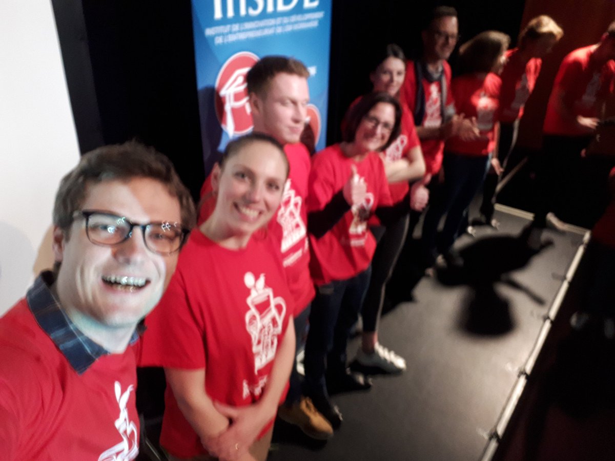 SWCarentan's tweet photo. Au tour de la team de monter sur scène... On en profite forcément pour faire un petit selfie ! Go go go pour 54h 😆 https://t.co/t1GWWSG4CQ