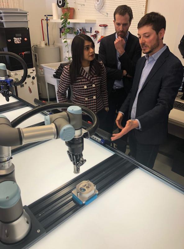 BardishKW's tweet image. .@Robotiq_Inc is making sure factories can #StartProductionFaster with some assistance from a helping hand - a #Robotiq one. Thanks for the tour of your facility! Happy to see local talent having a global impact on #innovation.