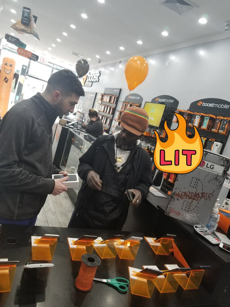 BArias1983's tweet photo. @Boostmobilejm #closingsales #boostmobile #Sprint4NYC #BoostMobile #TeamCernadasNYC peace out h2o #Welcome2Boost port @JonHorovitz1 @SPG_NYC https://t.co/qEsKegqOHx