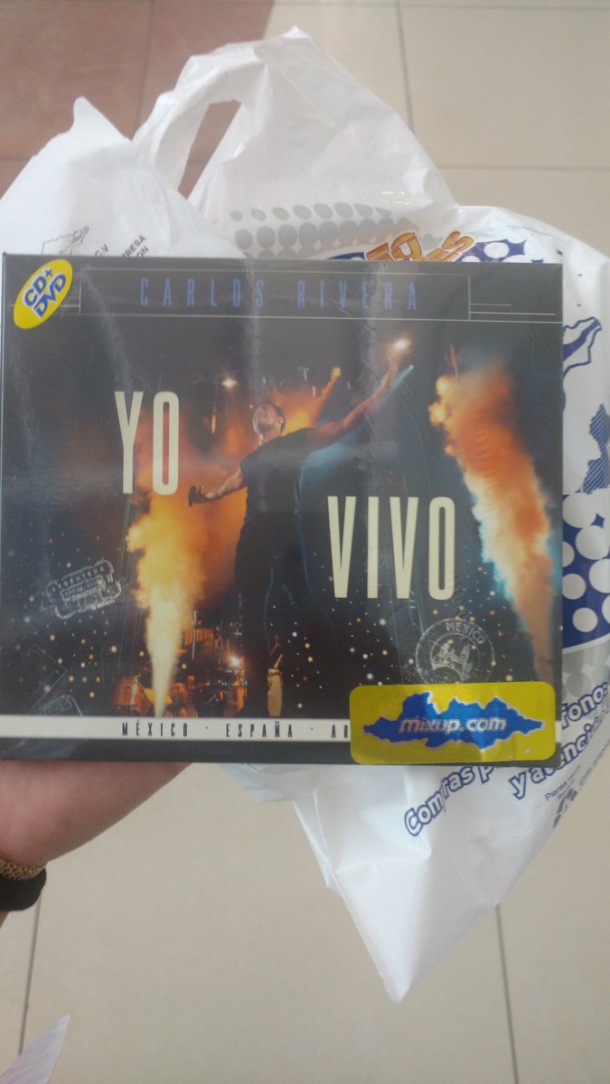 fheruz's tweet photo. Ya está en mis manos, ahora a seguir disfrutando y recordando cada momento vivido @_CarlosRivera https://t.co/Avgso1v6jB