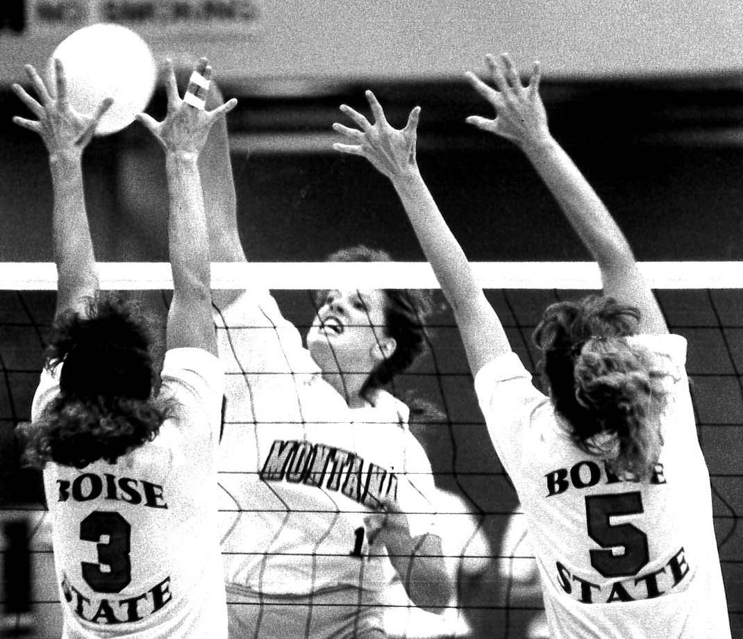 MontanaGrizVB's tweet photo. Colleen (Jantz) Frohlich
🏐 NCAA tournament appearances in ‘90 & ‘91
🏐 Undefeated Big Sky record as a senior
🏐 All-Big Sky and AVCA All-Region selection
🏐 Top 10 in school history for total blocks
🏐 #GrizVB coach from 1996-1999
#GrizLegend #GrizVB #GrizFam https://t.co/EXaUwPTwDk