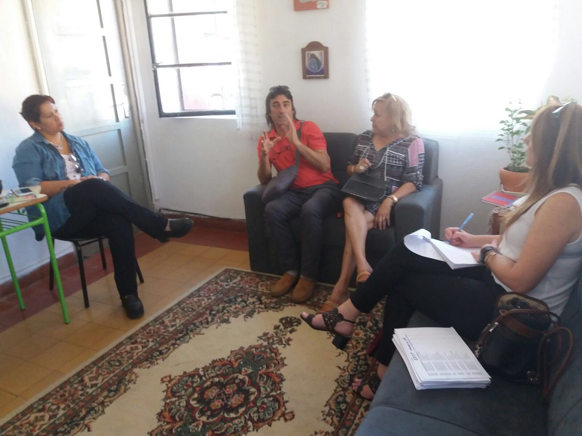 UNASEV's tweet photo. [AHORA] Elaborando Plan de Prevención Vial para el departamento junto a la Inspectora Regional Mag.Teresita Dos Santos, el Coordinador Ciclo Básico de Escuela Técnica, Coordinadora de UCDIE Artigas y la Responsable de Educación Formal de UNASEV en el Liceo 1 de #Artigas #POSEVI https://t.co/DdDwYsvM7R