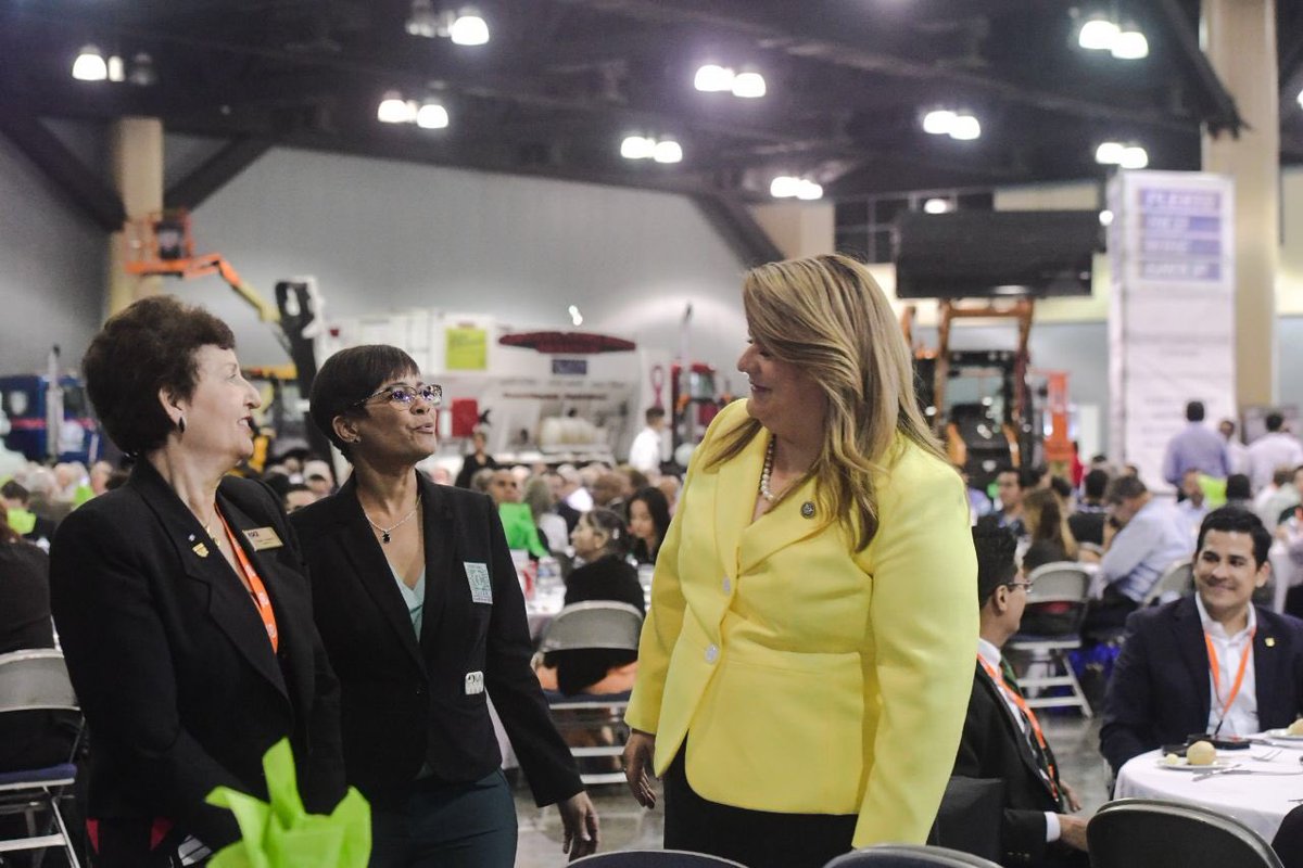RepJenniffer's tweet photo. Arriving at the Mega Civil Friday #MVC2018 of the Institute of Civil Engineers of the College of Engineers and Surveyors of Puerto Rico at the Convention Center. https://t.co/qDUAbqHTXJ