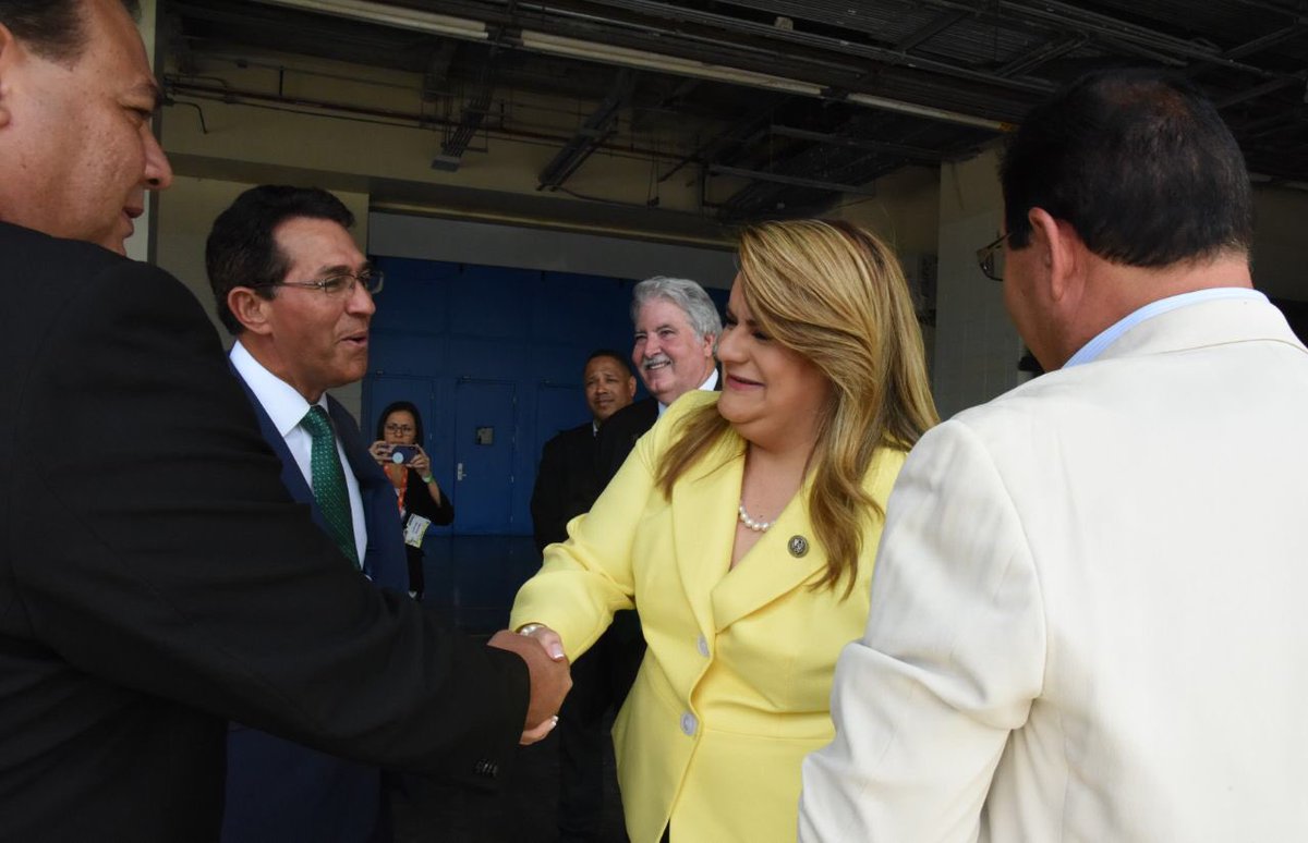 RepJenniffer's tweet photo. Arriving at the Mega Civil Friday #MVC2018 of the Institute of Civil Engineers of the College of Engineers and Surveyors of Puerto Rico at the Convention Center. https://t.co/qDUAbqHTXJ