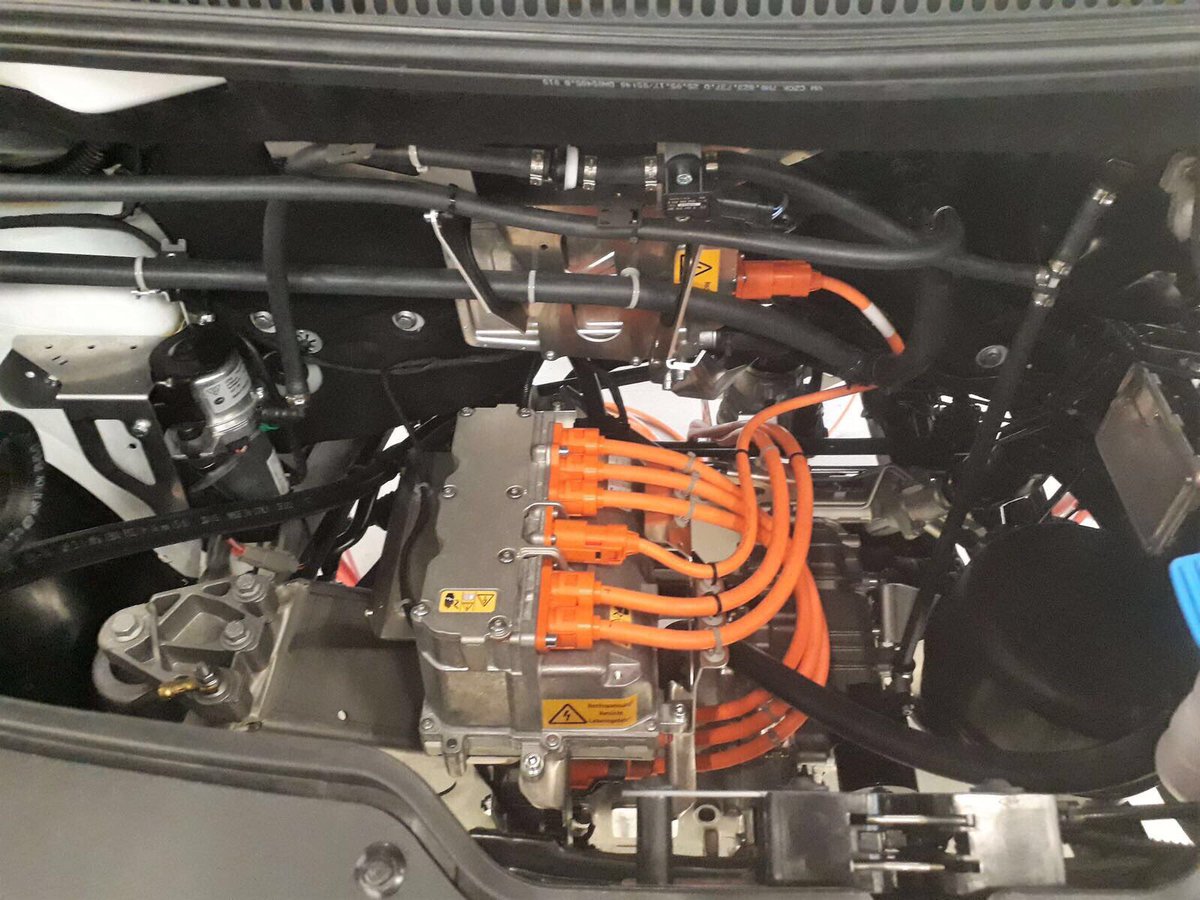 Onze nieuwste product in ontwikkeling VW Transporter T6 op waterstof, en er kan ook een zware aanhanger achter.
( Range ca. 350 km ) pickup , maar ook als bestelbus meer info <a href="/Centurybedrijfs/">CenturyBedrijfswagen</a> <a href="/Max_Holthausen/">Max Holthausen</a>