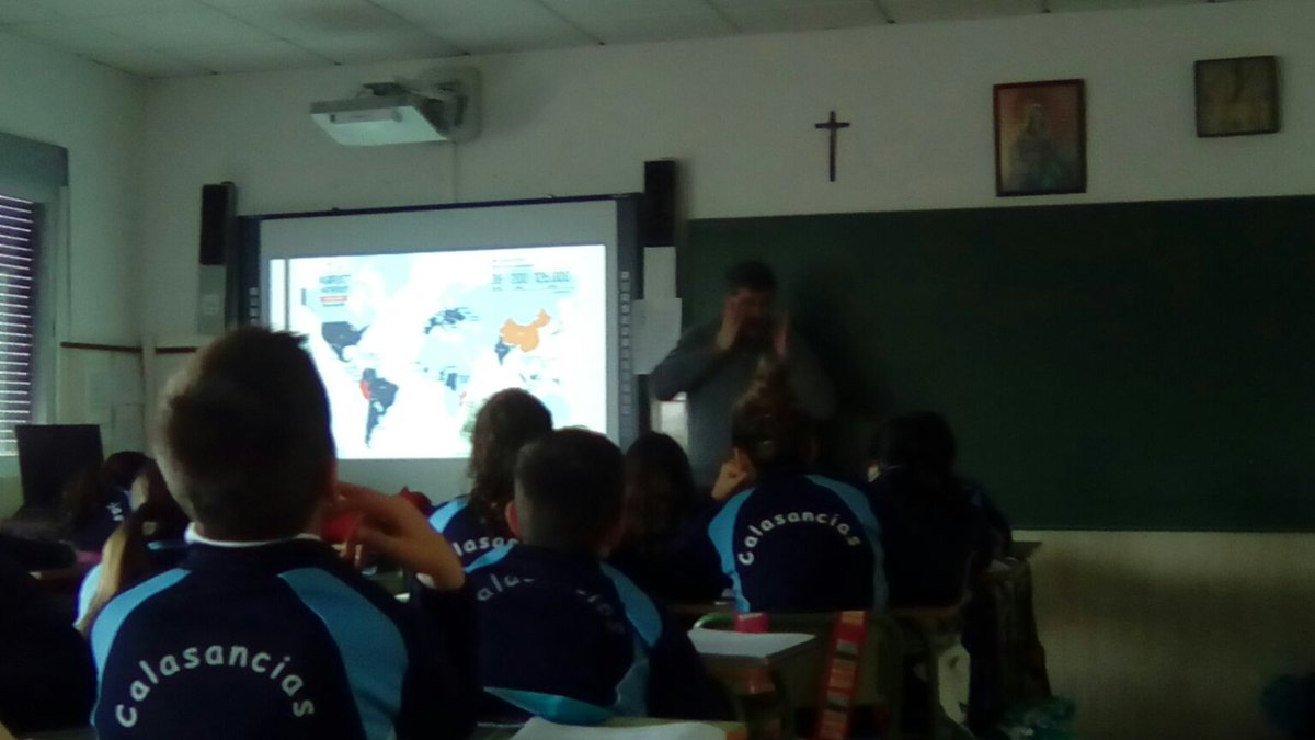 CalasanciasMart's tweet photo. Los chicos de 4º de ESO y de 6º EP han tenido la vista del escolapio Fernando Luque, que les ha hablado sobre su vocación y qué significa para él ser escolapio y de como se forjó su vocación en nuestro colegio siendo monitor del MC. 
Un placer tenerte entre nosotros. 
@fernanluq https://t.co/LPcaDOqdH7