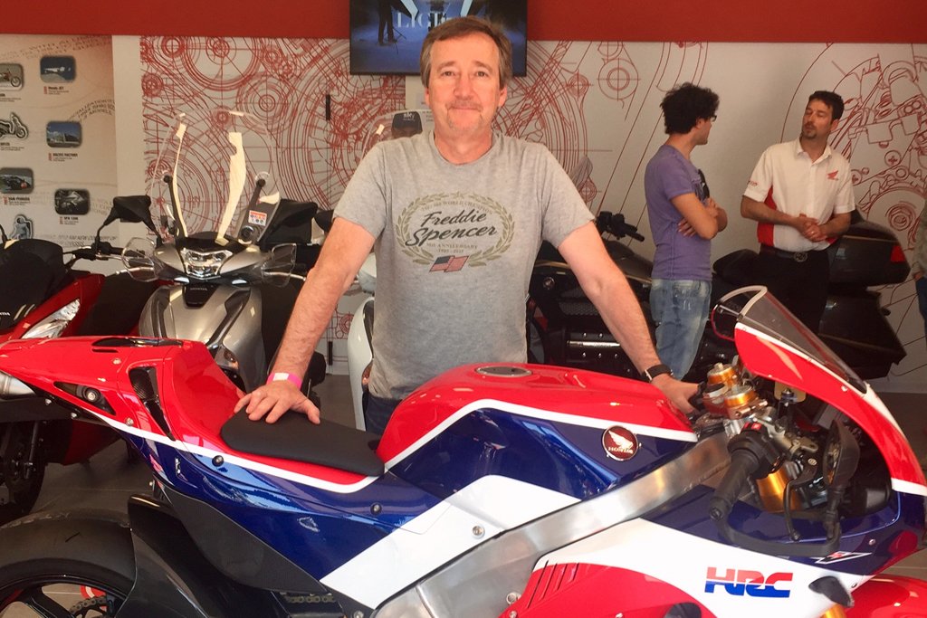If you're heading to the Spring Motorcycle Show in the #GTA, be sure to stop by the Honda Canada booth to meet <a href="/Freddiespencer/">Freddie Spencer</a>! <a href="/MotorcycleYYZ/">MotorcycleSpringShow</a>