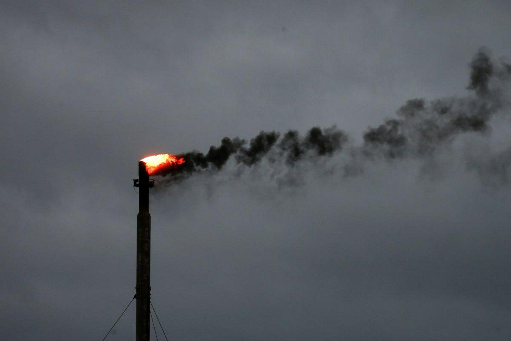 Reuters's tweet photo. Exclusive: Biofuels battle - Senator moves to expand small refiner exemption https://t.co/dejgWsIBmr https://t.co/AHXEFKsOHv