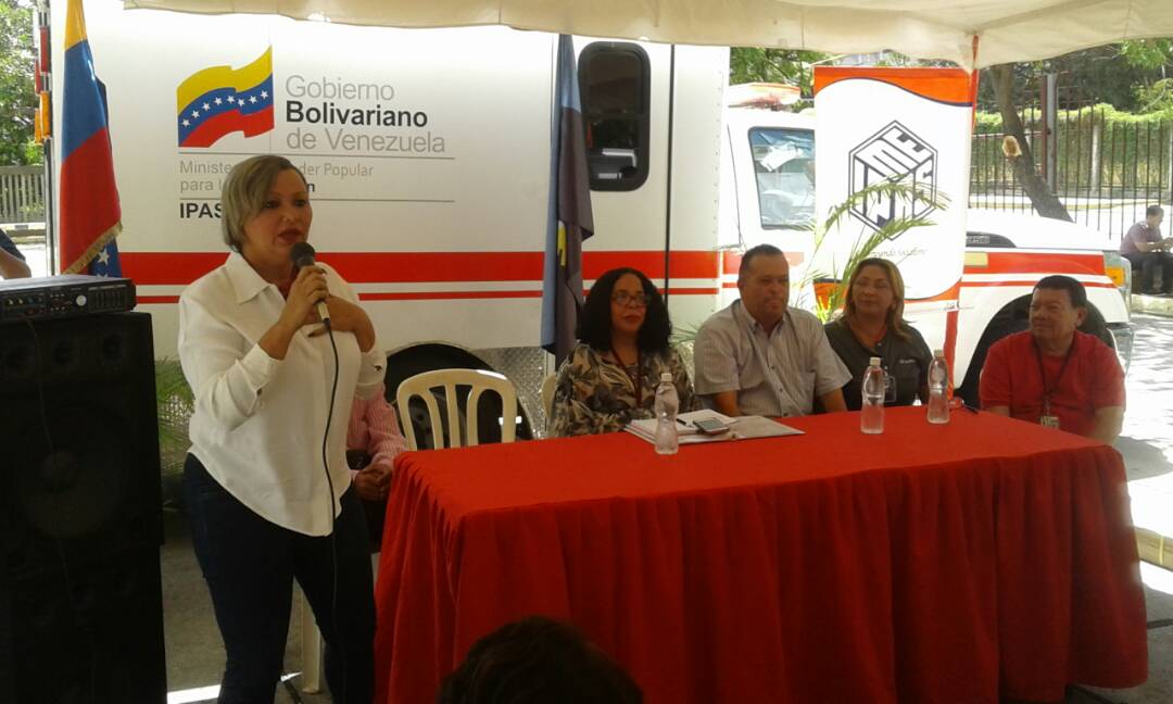IpasmeOficial's tweet photo. #EnFotos 📸 | Así fue la entrega de artículos del programa "Mi Casa Bien Equipada" a 150 docentes activos y jubilados afiliados al IPASME en Maracaibo, edo. Zulia. 

#ConAmorSeguimosLaMarcha
 
@NicolasMaduro @JauaMiranda @mbermudez_21 @IPASMEmcbo https://t.co/6xSeG0TYnt