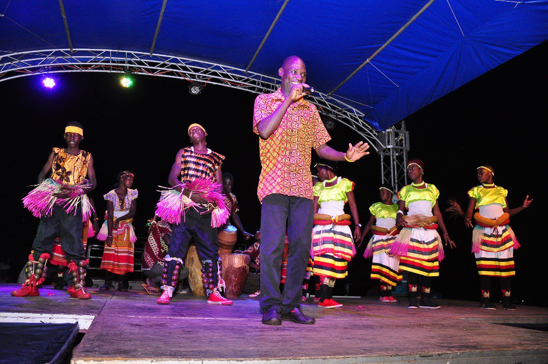 EmmanuelLuvuuma's tweet photo. Culture takes over at family planning concert Booma grounds, miss at your own risk ! @ogwaldee @Mechodu @bwogialex2
#FPMuNdongo https://t.co/MoVsPHL0tj