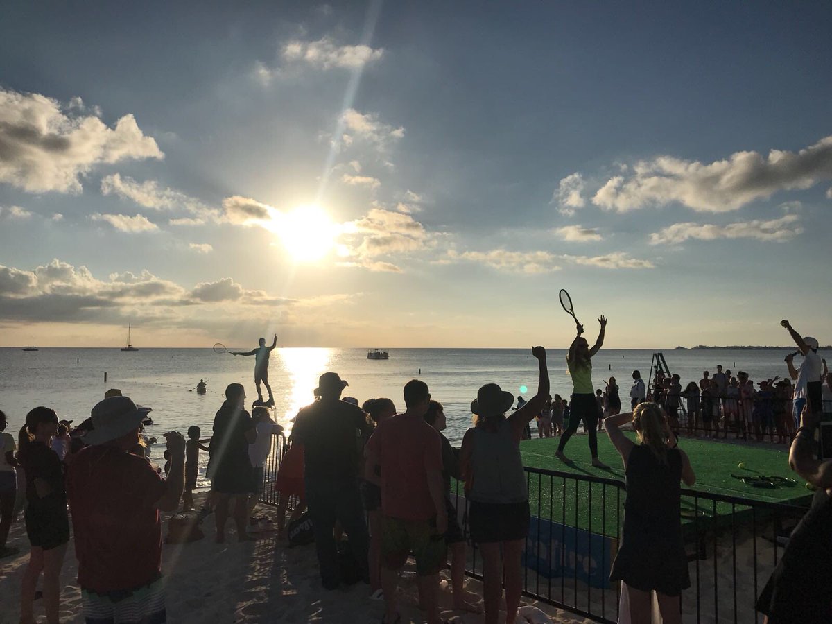 CaroWozniacki's tweet photo. Tennis reimagined on Seven Mile Beach! 🎾😎 #caymanislands https://t.co/riZUXLdD3x
