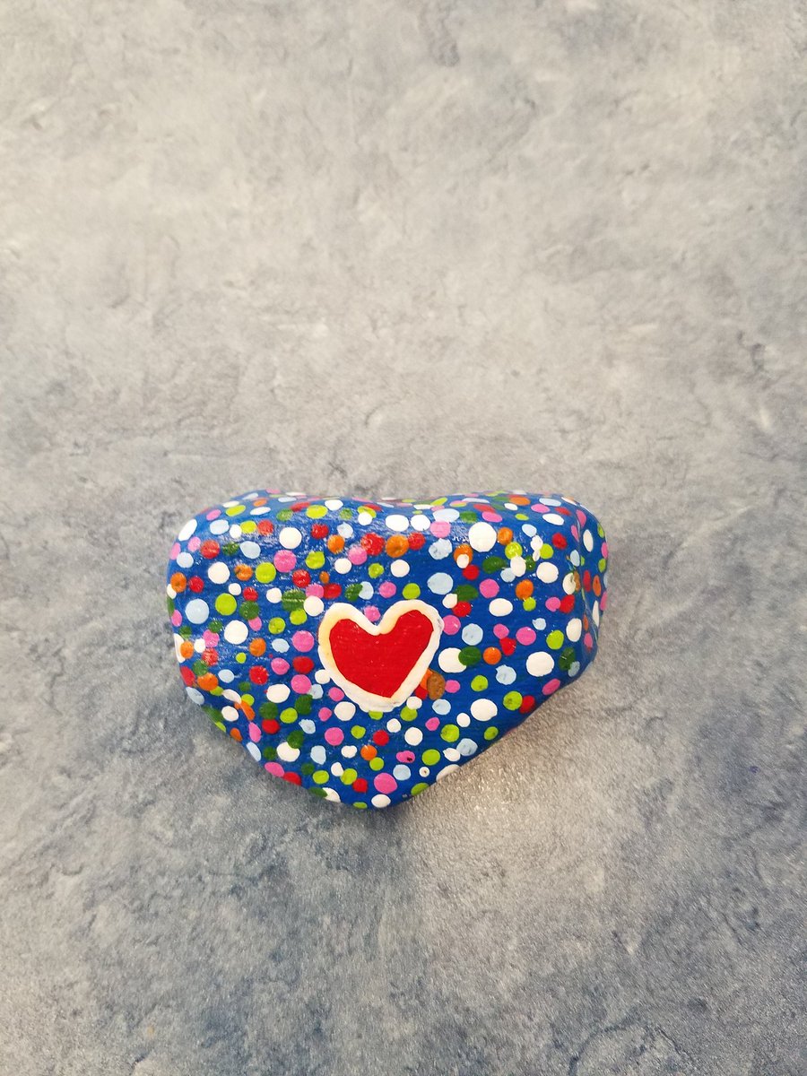 Mrs_Krueger_'s tweet image. Kindness Rocks always bring a smile to my face! #TimberwolvesROCK #Springtwitterchallenge @AndrewBuchheit