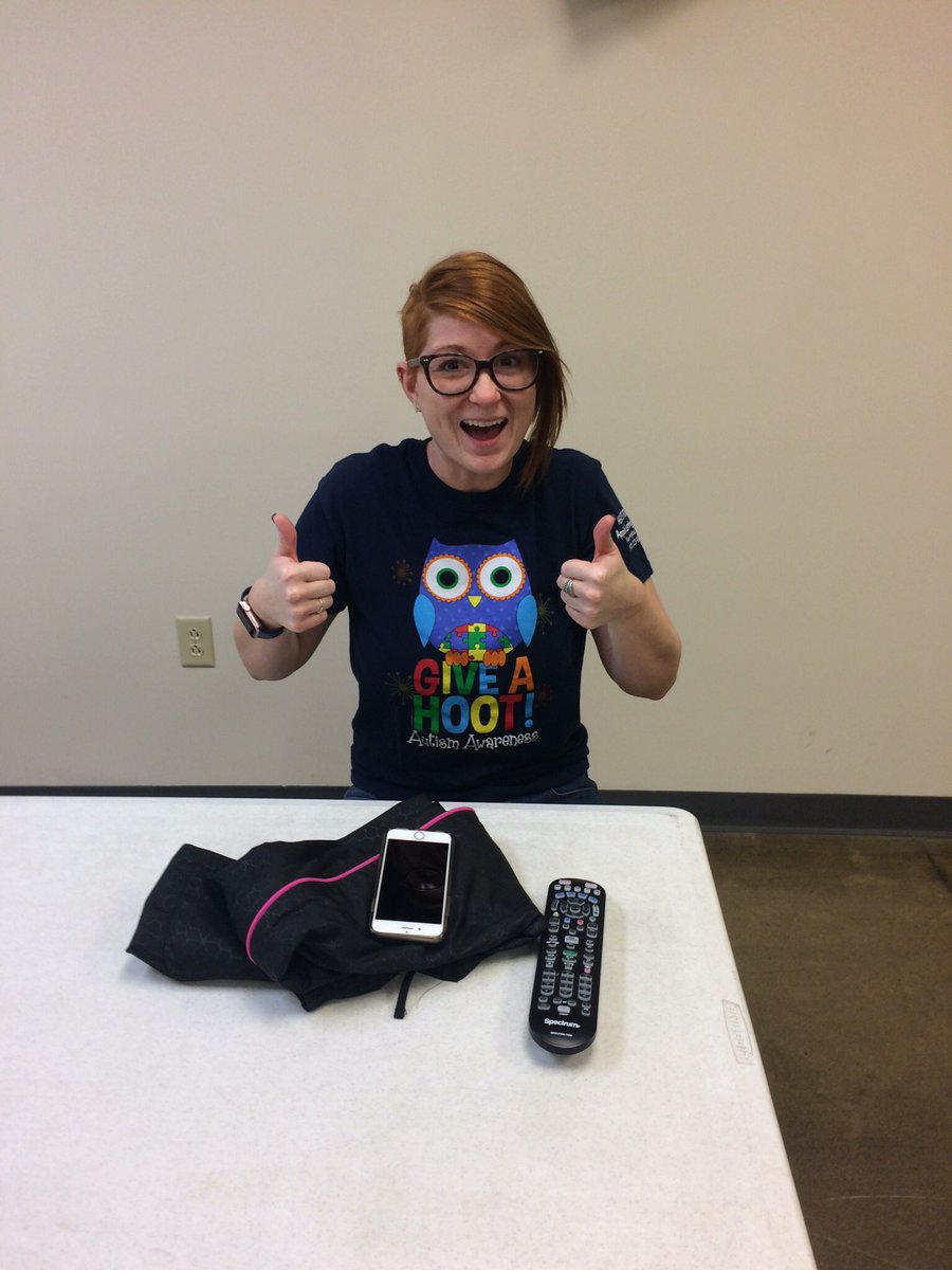 thefoodbankinc's tweet photo. This is Amber! Amber volunteered today on her day off! Amber is Great! Thanks Hearts for ABA for loaning ya your employee! #Volunteers #AutismAwareness #CoolThumbs https://t.co/3Ohl2kA6Wl