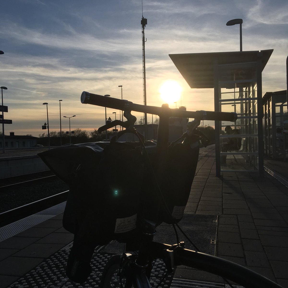 Cycling back to the station closes my personal ring of the week of #Y4PThackathon - thanks for having me and all the best for Dubai! <a href="/Y4PT/">Youth For Public Transport (Y4PT) 🚦</a> <a href="/DirksmeierRoger/">Roger Dirksmeier</a> @AlexandraGorini <a href="/BromptonBicycle/">Brompton Bicycle</a> 
strava.com/activities/149…