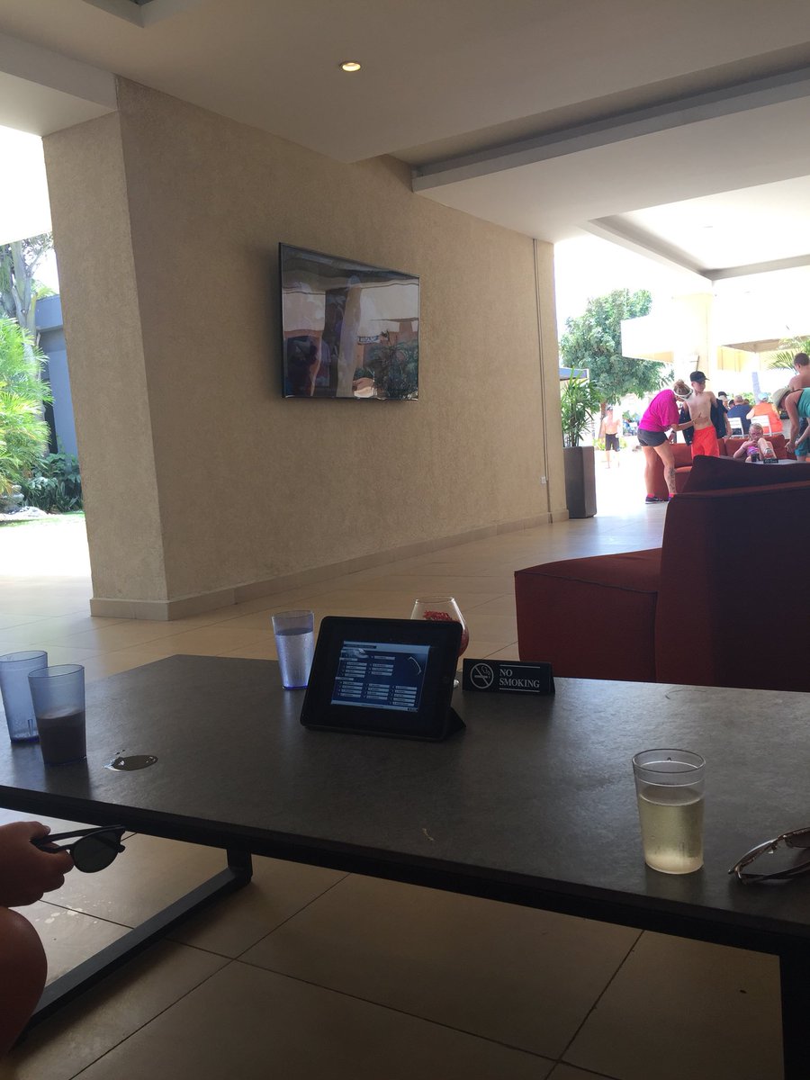 hannaspitzen's tweet photo. Hockey på Aruba, funkish 🍾 https://t.co/S4PncBjwwu
