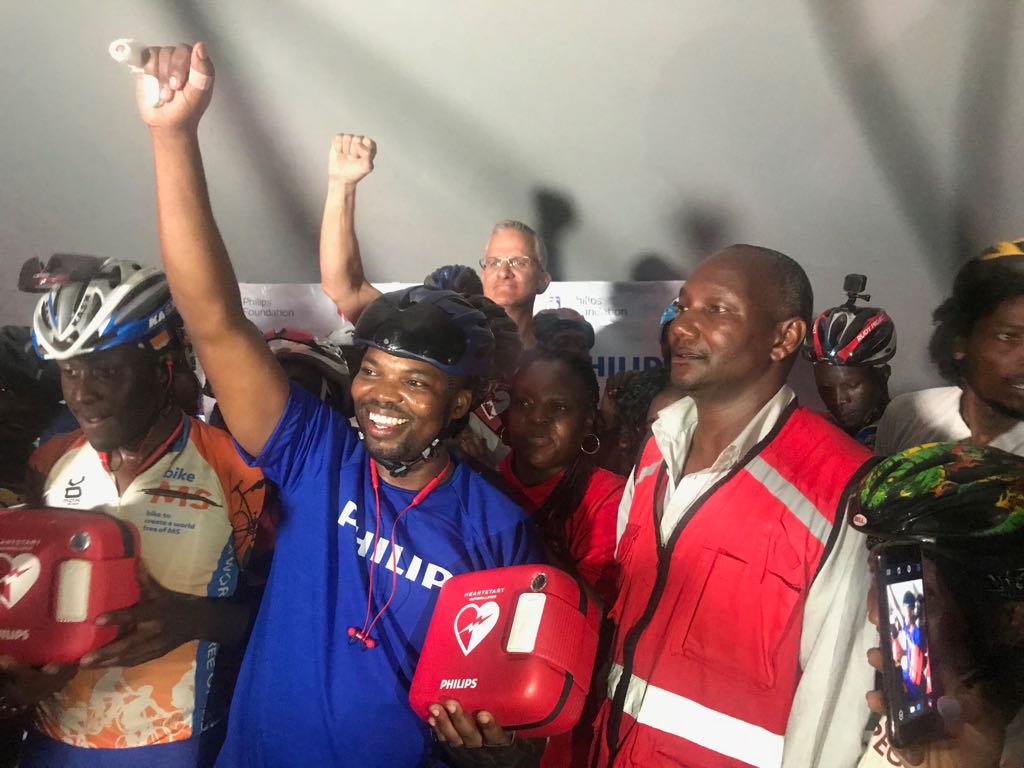 Abbas_Gullet's tweet photo. Congratulations to @JessyTheMC for achieving the ultimate goal of cycling all the way from Nairobi to Meru in the just concluded 'Back to Rhythm' #TourDeMeru heart awareness campaign.
Well done to @Ems_Kenya for providing medical escort throughout the journey. https://t.co/kL2QMuIVk5