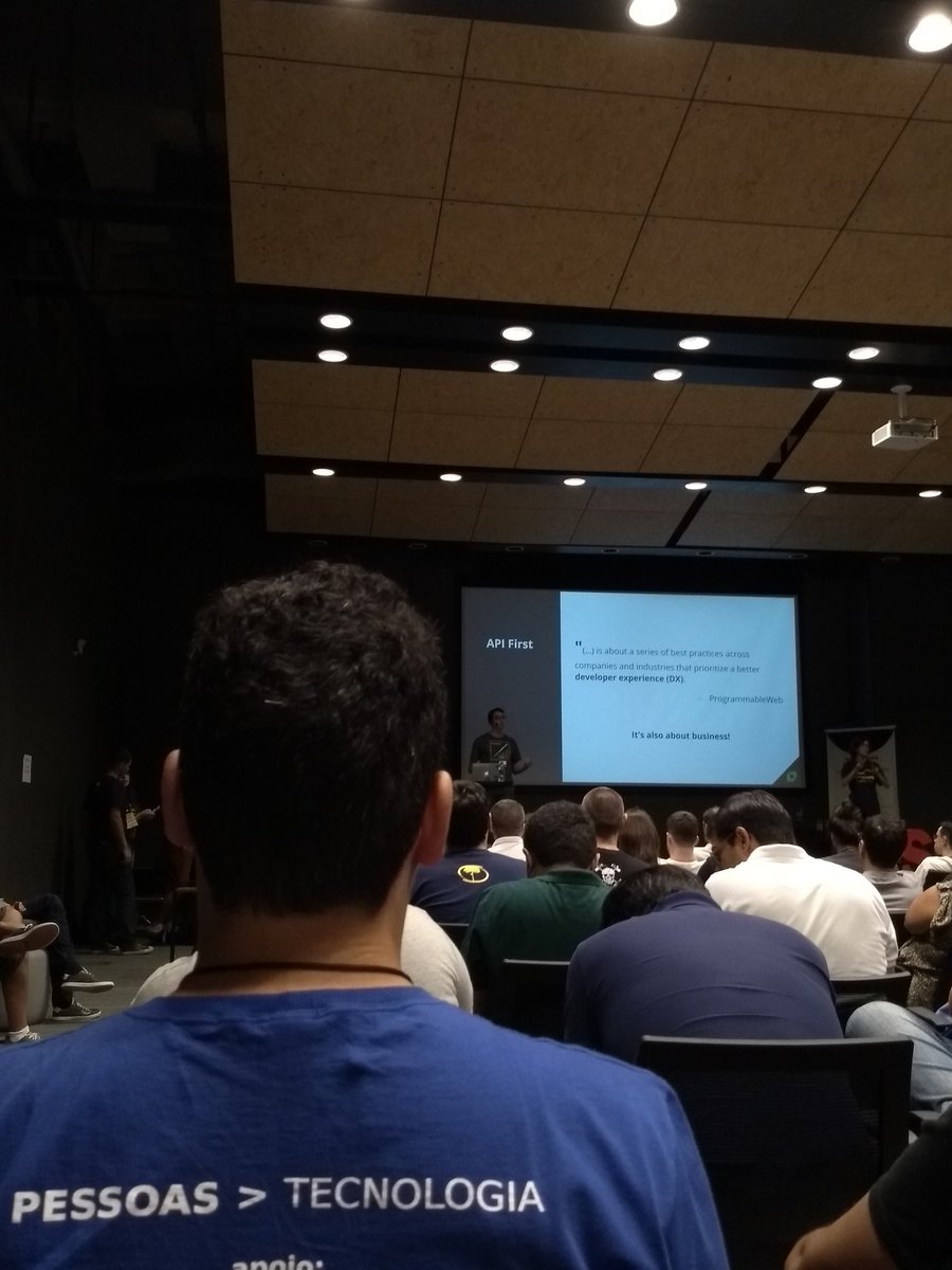 laisvarejao's tweet photo. Primeiro dia de Python Sul 2018 aqui em Floripa! 💜 #pysul18 #pysul2018 https://t.co/R0hHwsFzAB
