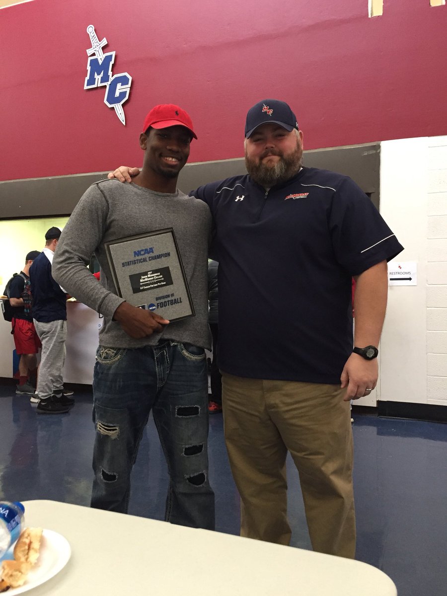 CoachLanghoff's tweet photo. Great to have Javon honored today for leading the nation in TFLs for the 2017 season! #heisaMAChine #MACDefense #D3Week https://t.co/X9ndibQ0Ko