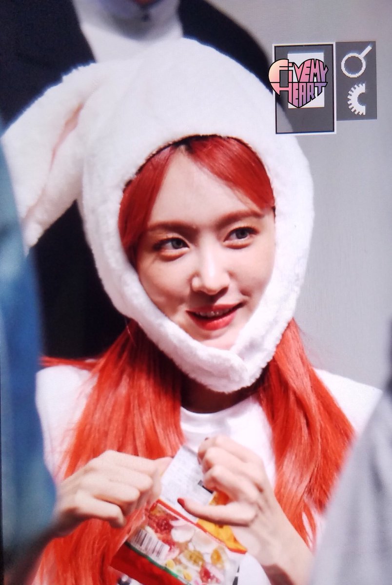 FIVEmyheart's tweet photo. 180406 목동 팬사인회 프리뷰 
#EXID #이엑스아이디 #Hani #하니 #LADY #내일해 https://t.co/l6wSbVtMJC