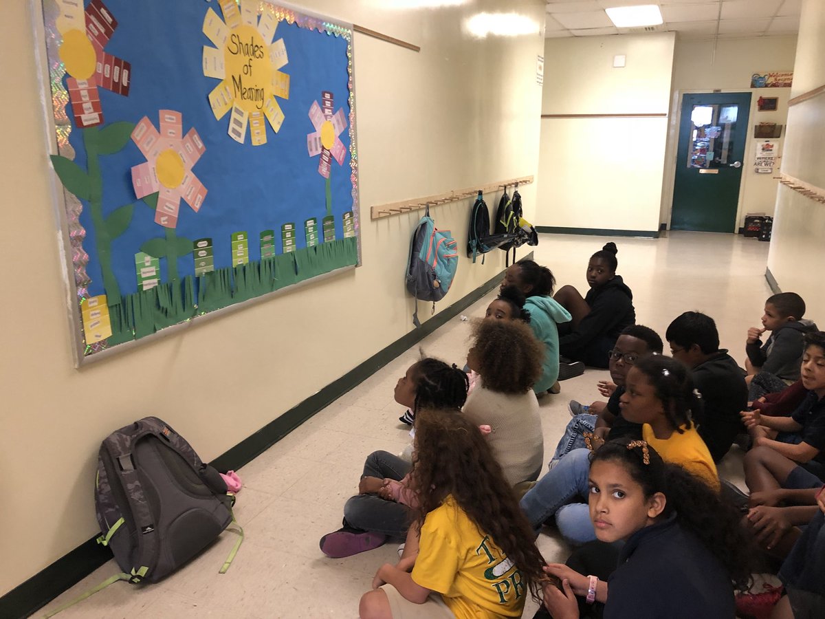 TraciArnemannAP's tweet photo. Learning spaces should be all over there school. I took my third graders on a field trip to a second grade bulletin board for an additional reinforcement ton Shades of Meaning. #interactivebulletinboards @NBFelem @Russ_Schwartz https://t.co/oaCl4BFmc3