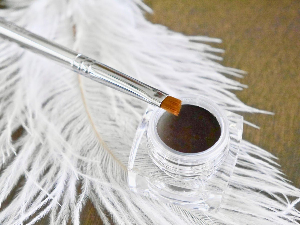 Se7eNRamieL's tweet photo. THE BROW EDITION: INTRODUCING @plumescience BROW POMADE https://t.co/0v78rdIs4z #plumescience #bbloggers #bbloggersCA #beauty #makeup #eyebrows #beauty #BeautyBlogger #beautyblog https://t.co/8HP5iLhdnY