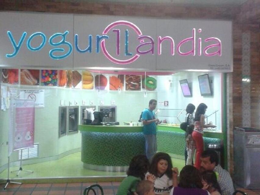 #Viernes de helado 🍦 Viernes de #Yogurtlandia😋
°
°
#viernesdehelado #helado #icecream #delicioso #refrescante #variedad #saboresunicos #abril #viernes #centrocomercial #cuidadcomercial #cascadacarrizal #cclacascada #lacascada #altosmirandinos #carrizal #estadomiranda #venezuela