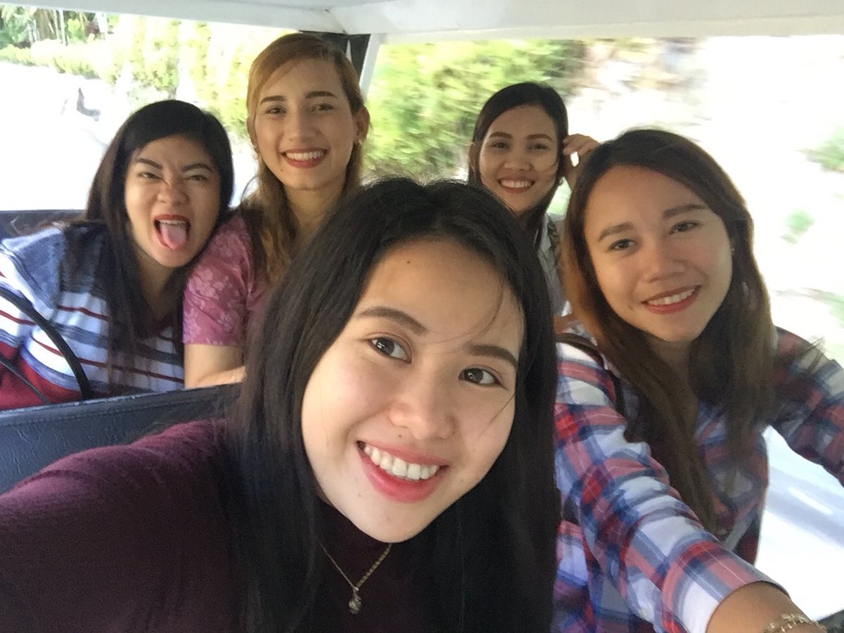 juleiris's tweet photo. Chismakers of MRBU incomplete! #cuttingclasses #holidayfeels https://t.co/Ng2AzEviVv